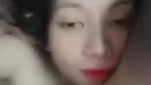 ” Bạn trai đang địt em nha mọi người ơi ! ” .