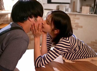 Cô gái xinh đẹp ở chổ làm mà tôi nghĩ rằng khó với tới lại bất ngờ hôn tôi