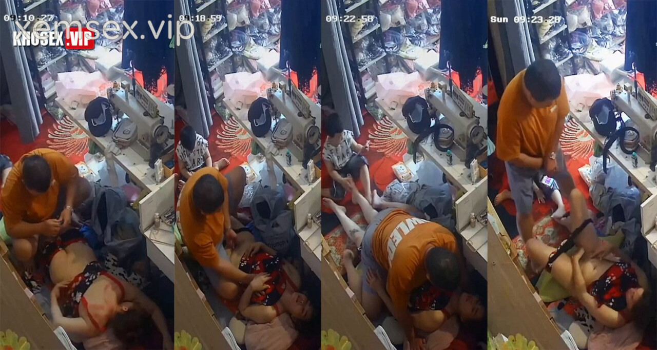 Hack Camera Chủ cửa hàng quần áo bôi thuốc cho vợ, tranh thủ con chơi địt vợ luôn vì quá nứng